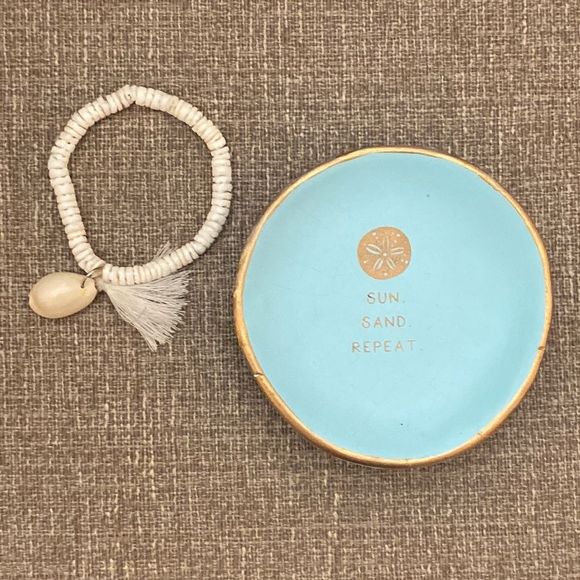 NWOT Distressed Sun Sand Repeat Blue/Gold Jewelry Dish and Shell Bracelet Bundle - Picture 1 of 10